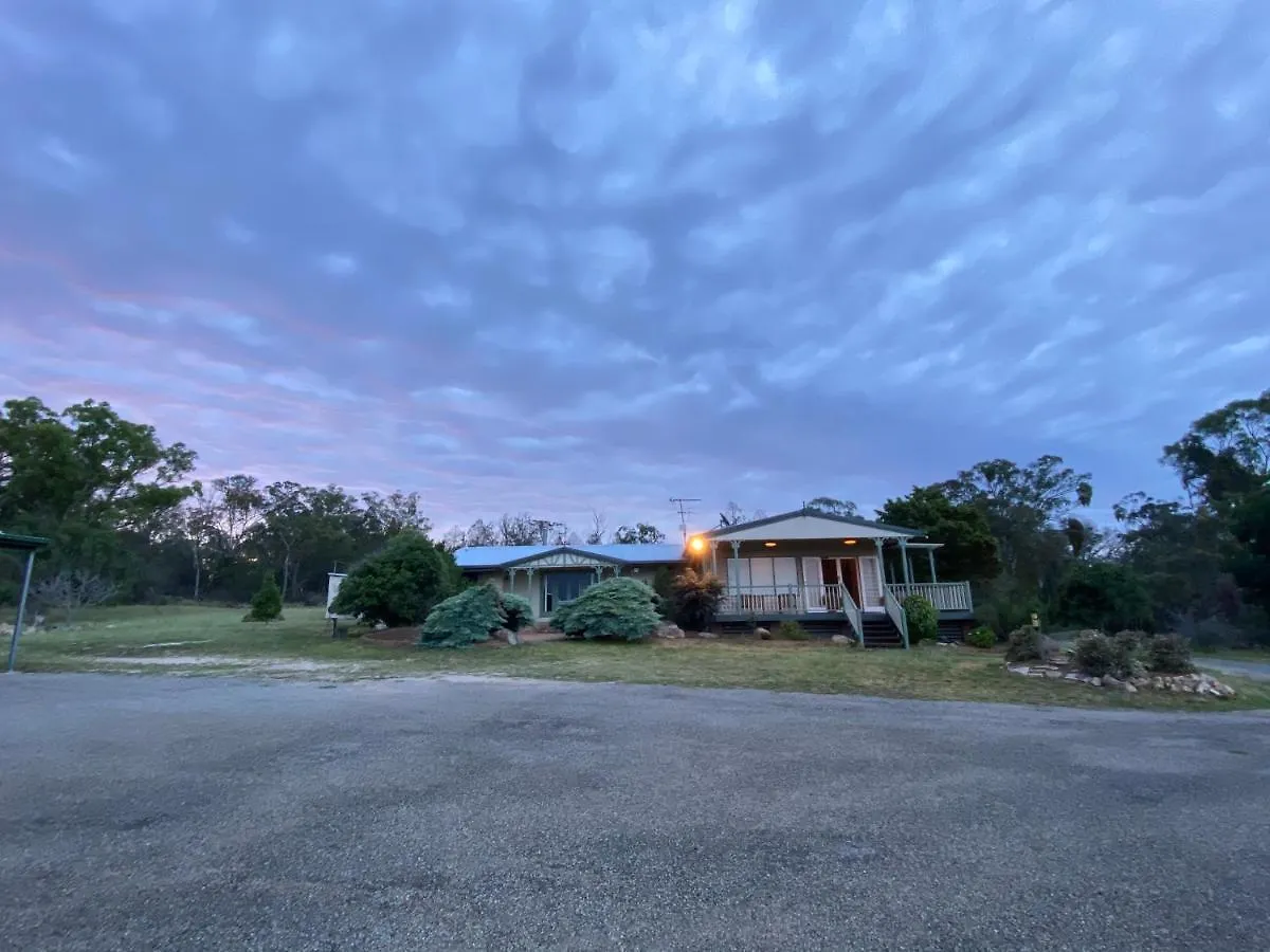 Big Fella Wines & Farmstay Bed & Breakfast Stanthorpe